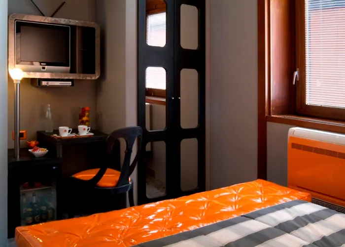 Orange Hotel