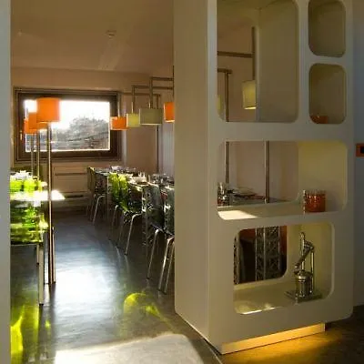 Orange Hotel 